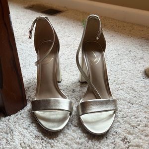 LT Gold Leather, Yaro